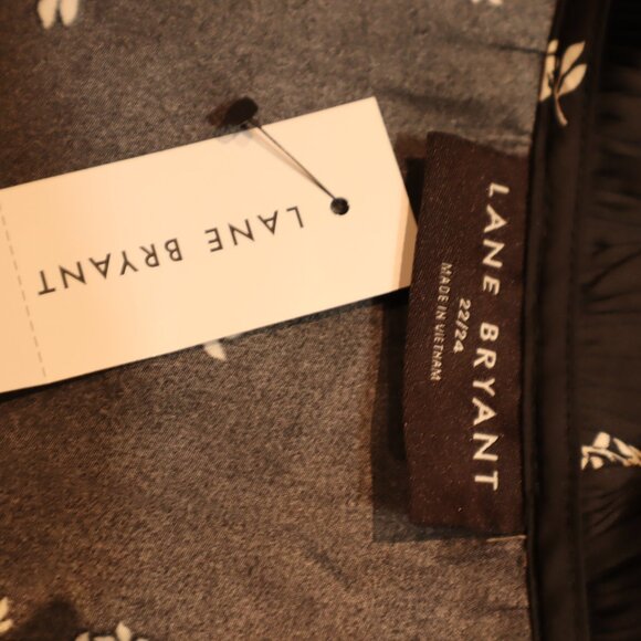 Lane Bryant Floral Flutter Sleeve Top – Black/White – Size 22/24 (3X) – NWT - Picture 2 of 7